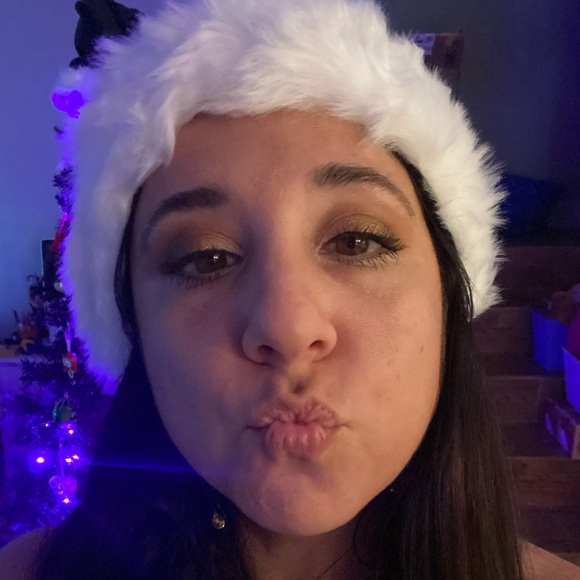 Meet your Posher, Danielle! - Picture 9 of 11